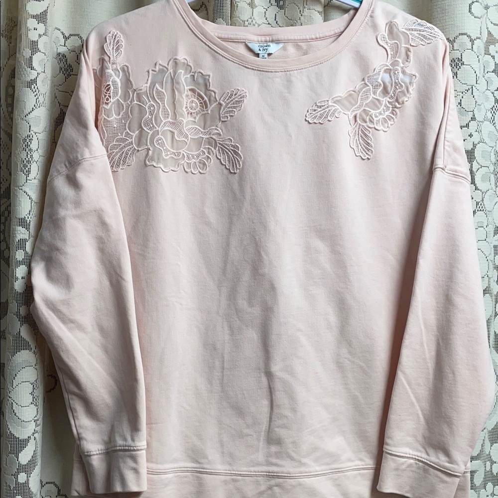 Crown & Ivy Light Pink Cozy Floral Sweatshirt